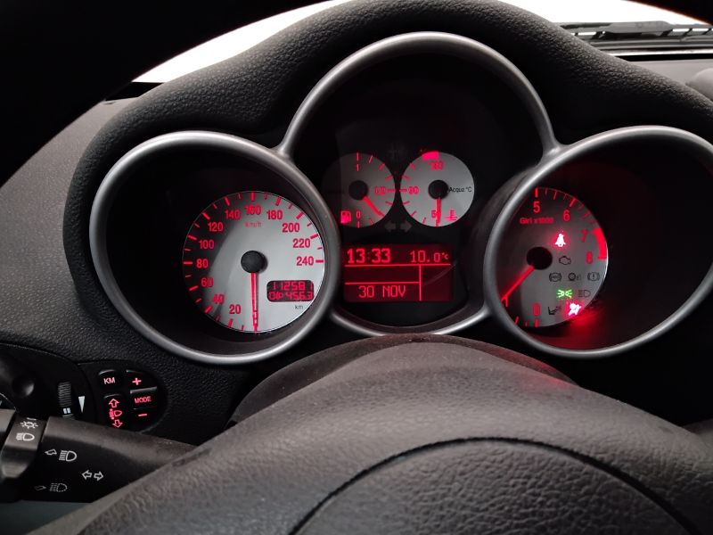 GuidiCar - ALFA ROMEO 147 147 - 1.6i 16V Twin Spark cat 5p. Distinctive